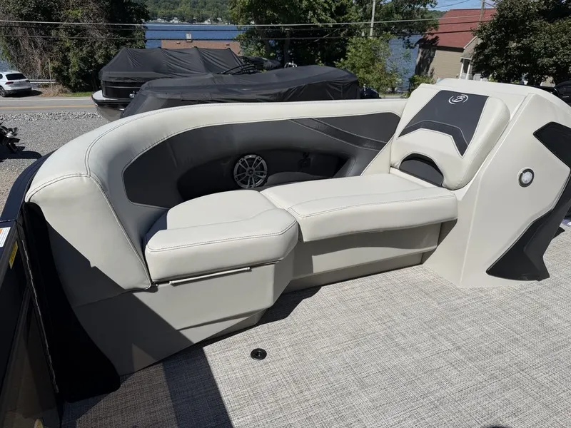 Slide: The Image of Barletta Boats A22UC 2027 - 7