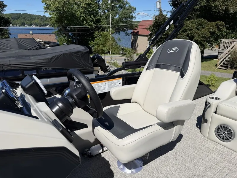 Slide: The Image of Barletta Boats A22UC 2027 - 16
