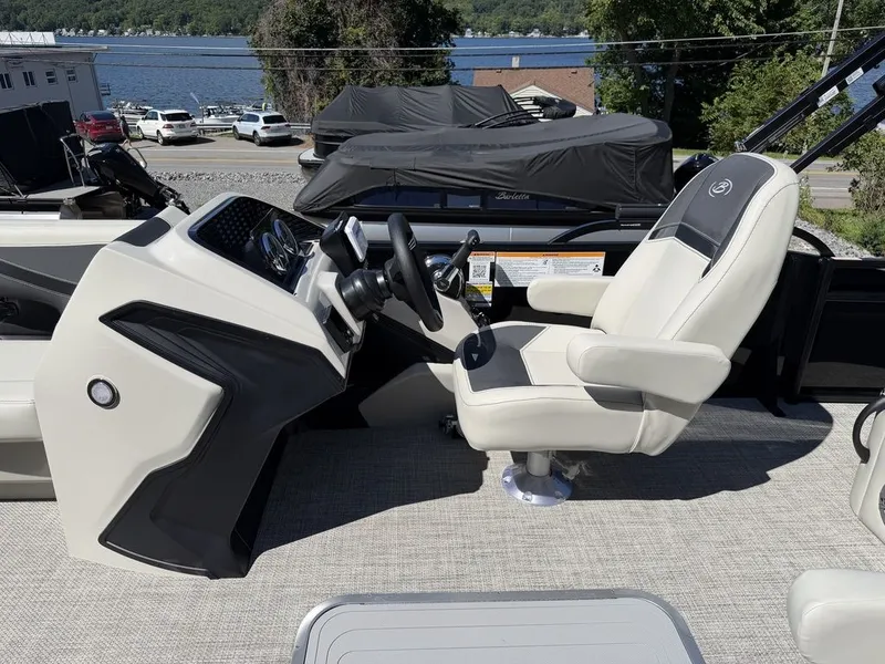 Slide: The Image of Barletta Boats A22UC 2027 - 15