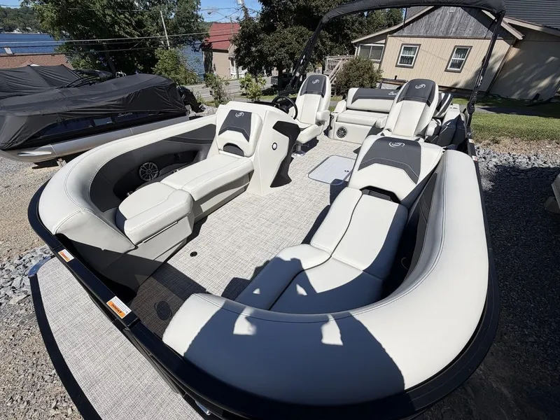 Slide: The Image of Barletta Boats A22UC 2027 - 8