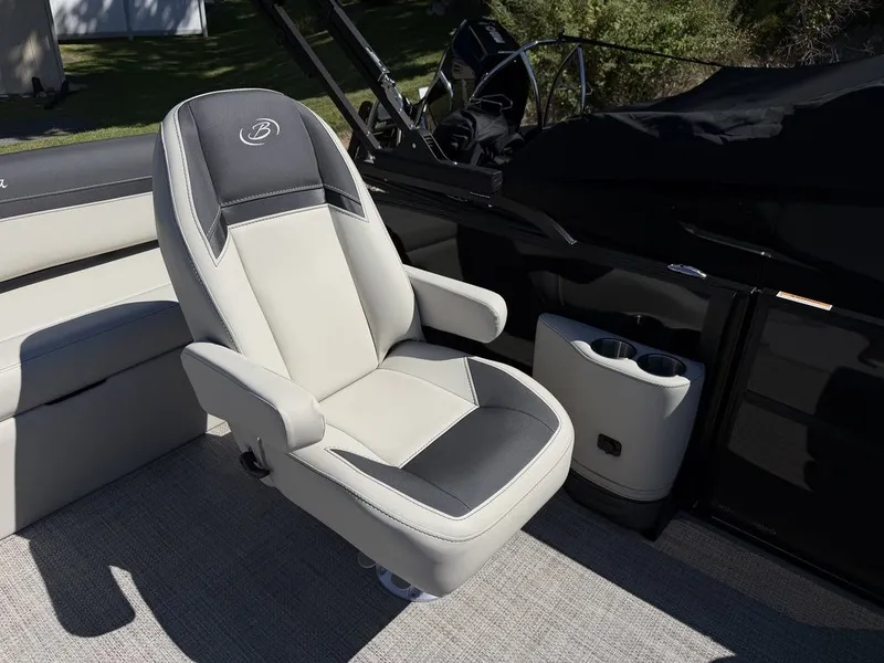 Slide: The Image of Barletta Boats A22UC 2027 - 13