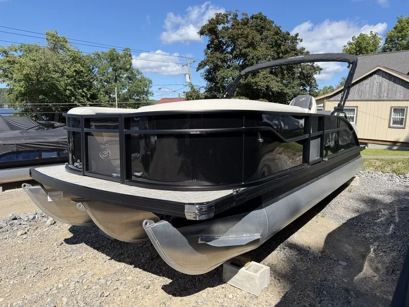 Slide: The Image of Barletta Boats A22UC 2027 - 3