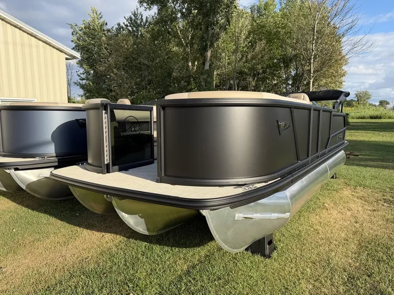 Slide: The Image of Alera Marine 22L 2027 - 2