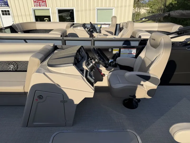 Slide: The Image of Alera Marine 22L 2027 - 33