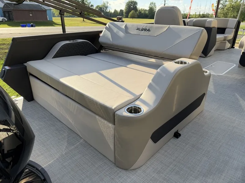 Slide: The Image of Alera Marine 22L 2027 - 20