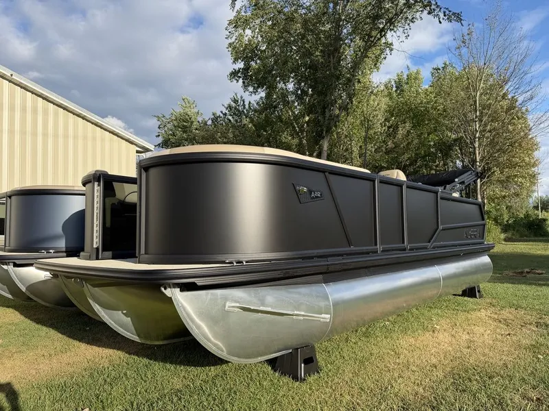 Slide: The Image of Alera Marine 22L 2027 - 1