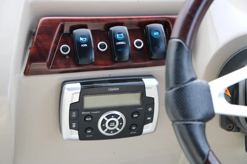 Slide: The Image of Berkshire 22E Cts Tri-toon 2017 - 39