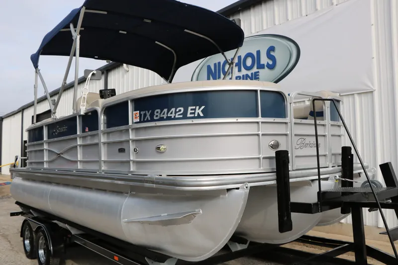 Slide: The Image of Berkshire 22E Cts Tri-toon 2017 - 4