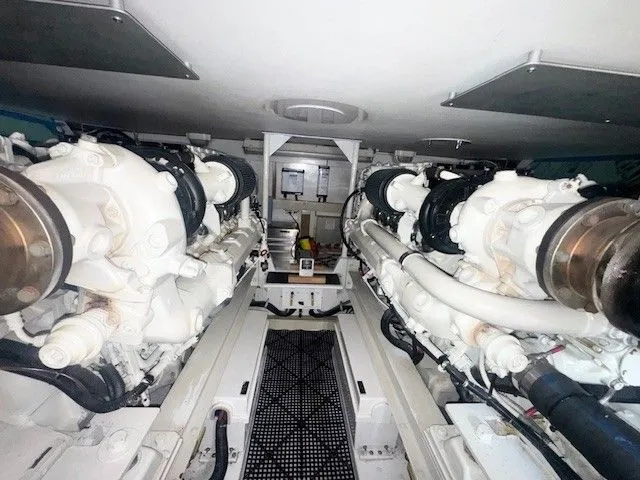 Slide: The Image of Viking 50 Convertible 2000 - 38