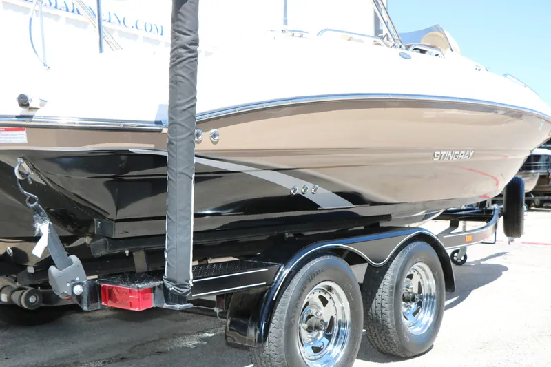 Slide: The Image of Stingray Boat Company 192 SC 2015 - 10