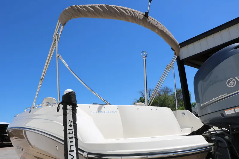 Slide: The Image of Stingray Boat Company 192 SC 2015 - 14