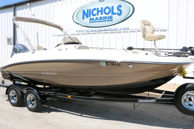 Slide: The Image of Stingray Boat Company 192 SC 2015 - 2