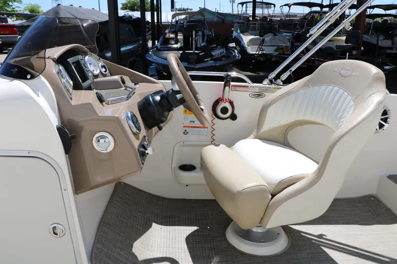 Slide: The Image of Stingray Boat Company 192 SC 2015 - 34