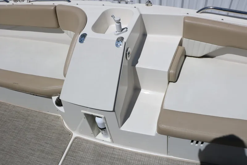 Slide: The Image of Stingray Boat Company 192 SC 2015 - 36