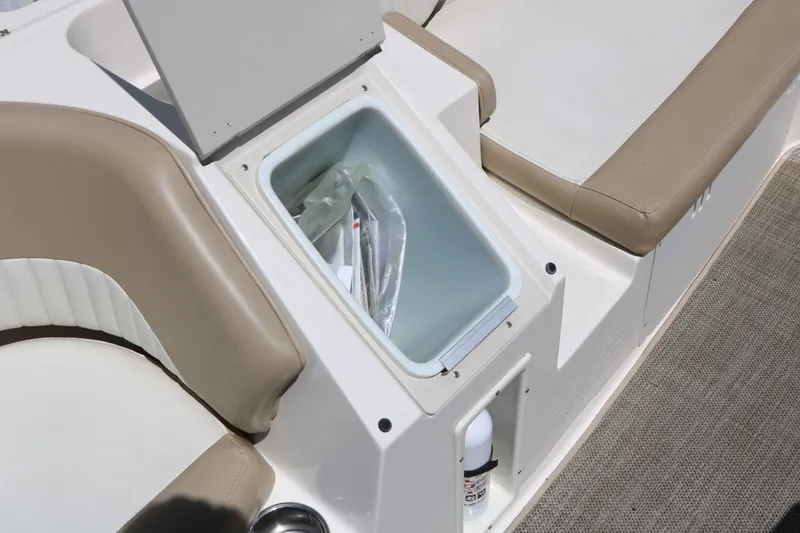 Slide: The Image of Stingray Boat Company 192 SC 2015 - 38