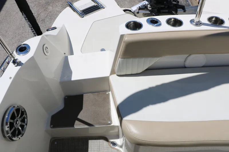 Slide: The Image of Stingray Boat Company 192 SC 2015 - 46