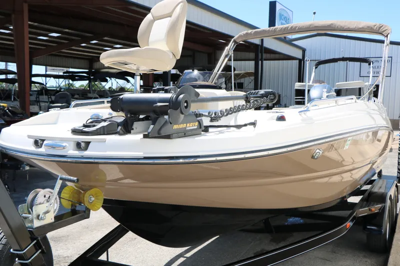 Slide: The Image of Stingray Boat Company 192 SC 2015 - 5