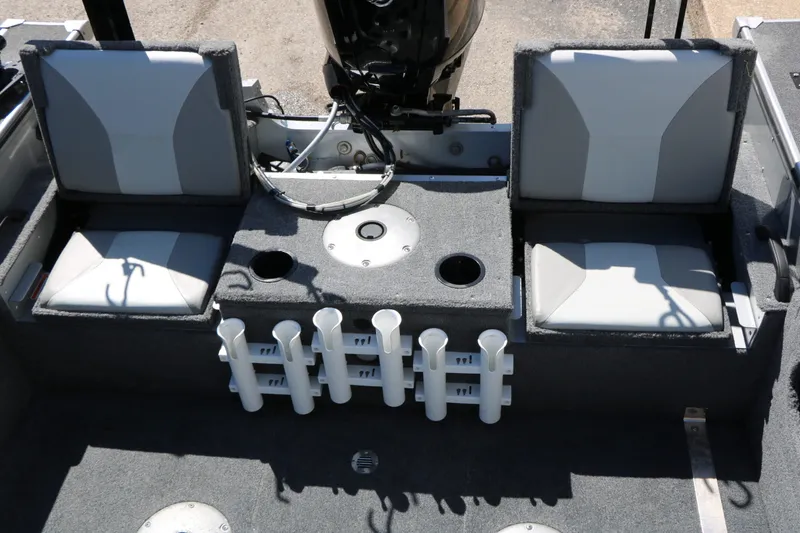 Slide: The Image of Alumacraft Dominator 165 Sport 2008 - 19