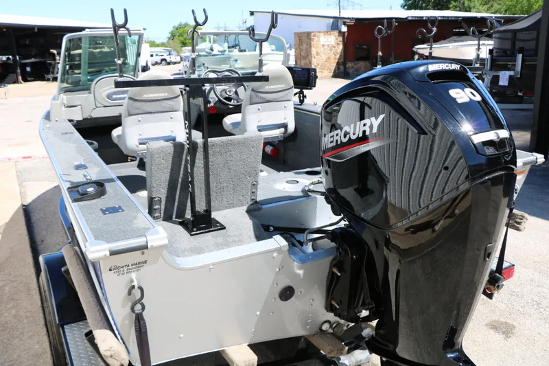 Slide: The Image of Alumacraft Dominator 165 Sport 2008 - 24