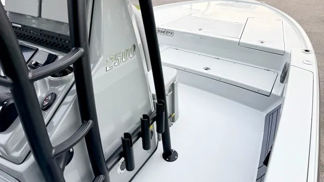 Slide: The Image of Pathfinder 2500 Hybrid 2026 - 22