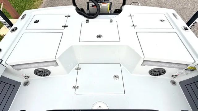 Slide: The Image of Pathfinder 2500 Hybrid 2026 - 19