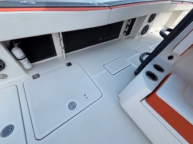Slide: The Image of World Cat 400 CC-X 2022 - 24