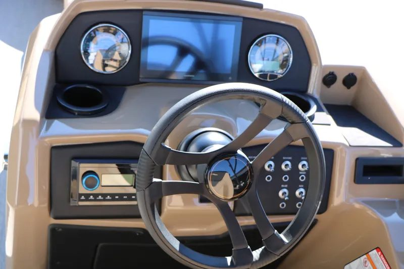 Slide: The Image of EVOTTI 525 QL Tri-Toon 2026 - 29