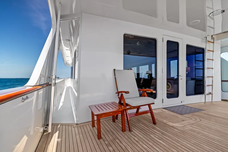 Slide: The Image of Burger Boat Company Raised Pilothouse 1998 - 85