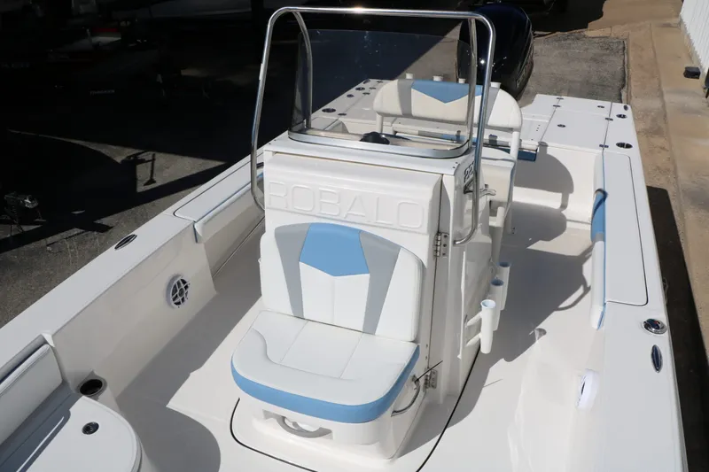 Slide: The Image of Robalo 226 Cayman 2026 - 23