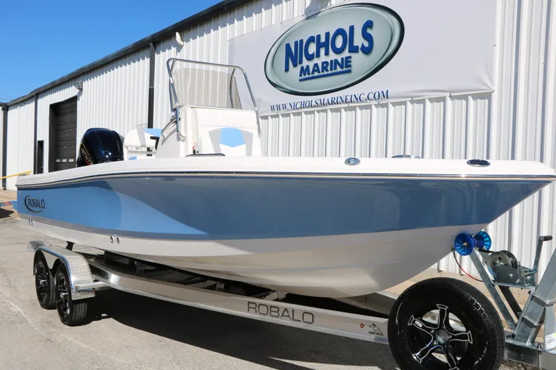 Slide: The Image of Robalo 226 Cayman 2026 - 3