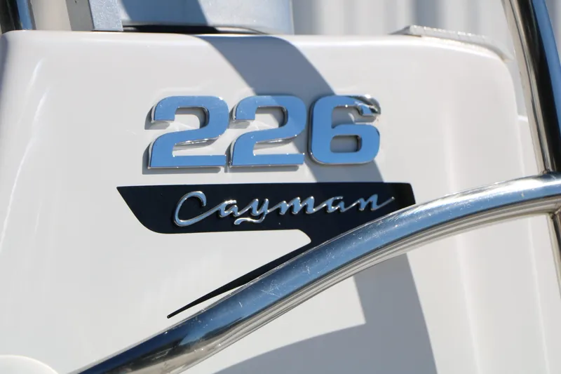 Slide: The Image of Robalo 226 Cayman 2026 - 40