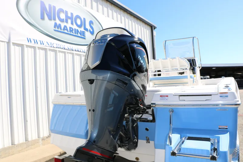 Slide: The Image of Robalo 226 Cayman 2026 - 8