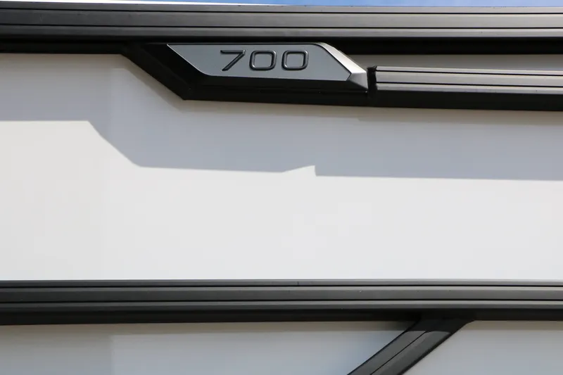 Slide: The Image of EVOTTI 725 CS Tri-Toon 2026 - 11