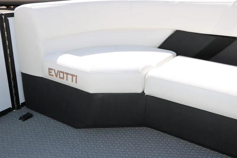 Slide: The Image of EVOTTI 725 CS Tri-Toon 2026 - 34