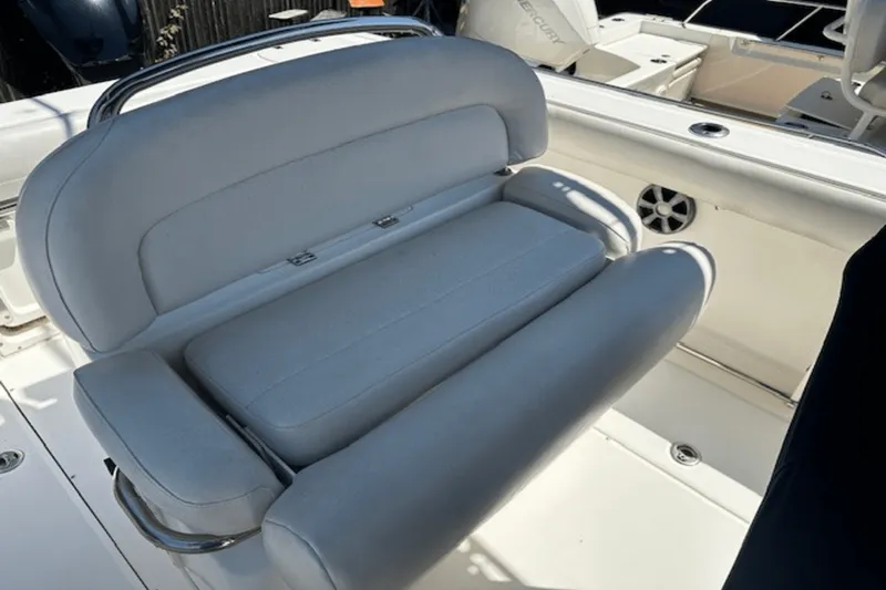 Slide: The Image of Boston Whaler 240 OUTRAGE 2006 - 15