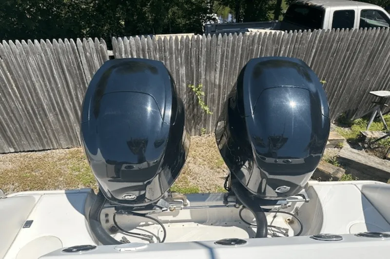 Slide: The Image of Boston Whaler 240 OUTRAGE 2006 - 2