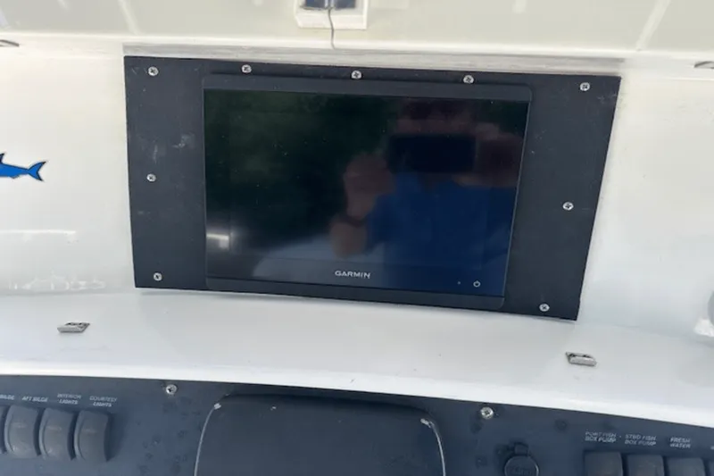 Slide: The Image of Boston Whaler 240 OUTRAGE 2006 - 24