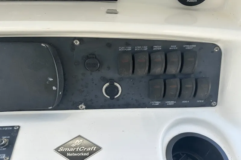 Slide: The Image of Boston Whaler 240 OUTRAGE 2006 - 9