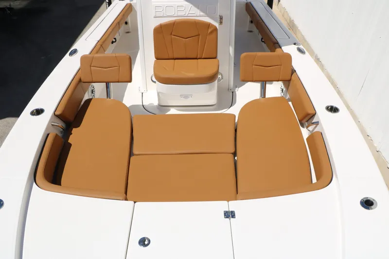 Slide: The Image of Robalo 246 Cayman 2026 - 26