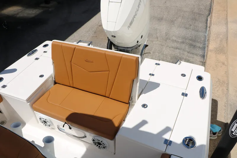 Slide: The Image of Robalo 246 Cayman 2026 - 30