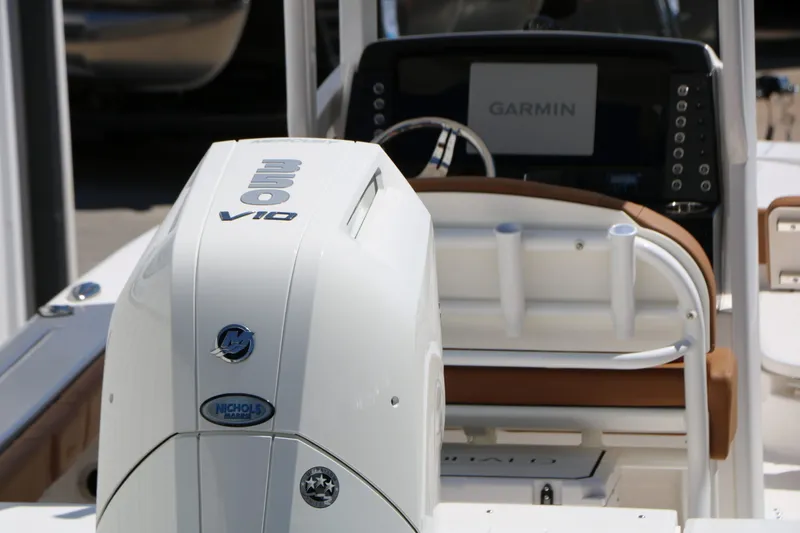 Slide: The Image of Robalo 246 Cayman 2026 - 45