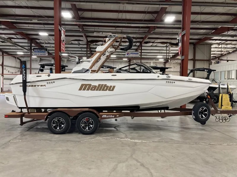 The Image of Malibu 22 LSV 2027 - 0