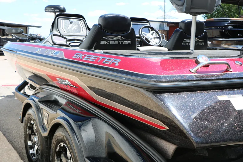 Slide: The Image of Skeeter Fx21 2015 - 10