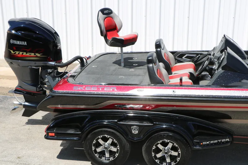 Slide: The Image of Skeeter Fx21 2015 - 12