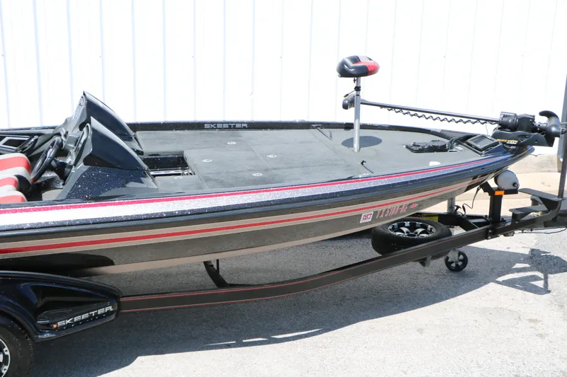 Slide: The Image of Skeeter Fx21 2015 - 13