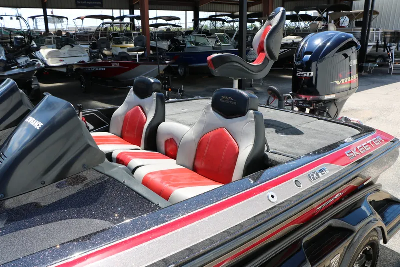 Slide: The Image of Skeeter Fx21 2015 - 17