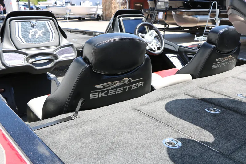 Slide: The Image of Skeeter Fx21 2015 - 19