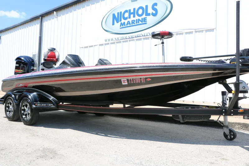 Slide: The Image of Skeeter Fx21 2015 - 2