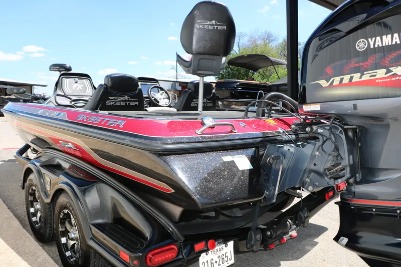 Slide: The Image of Skeeter Fx21 2015 - 9