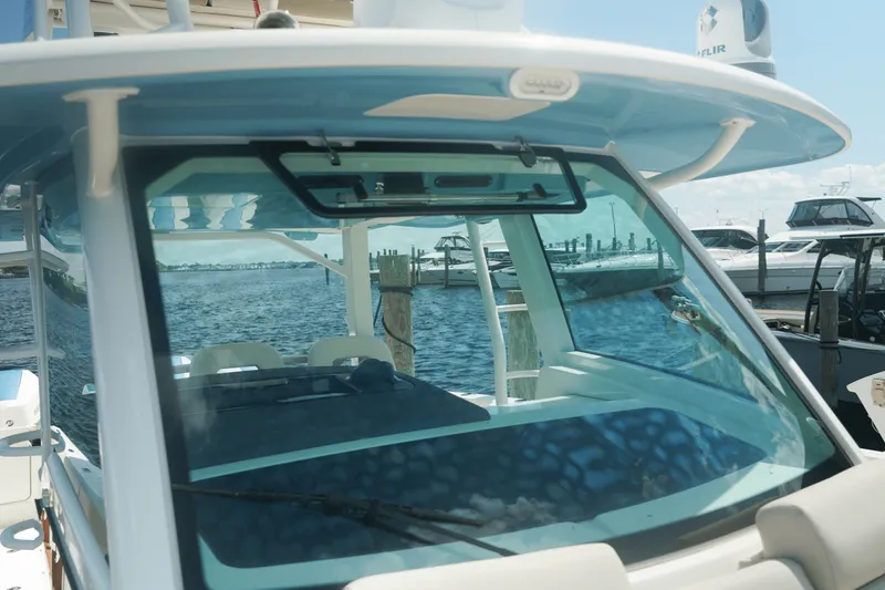 Slide: The Image of Boston Whaler 380 Outrage 2025 - 15